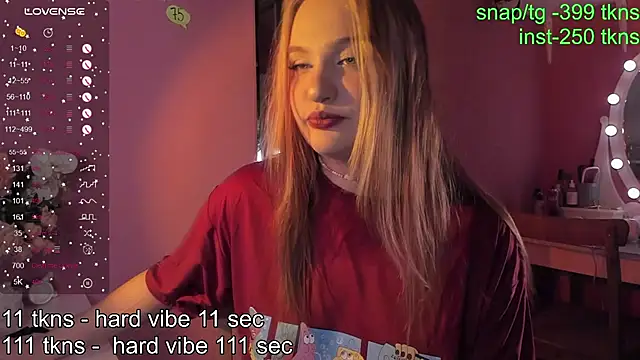 Snapshot of CarolineLovers chatting on November 27, 9:28 pm CarolineLovers online show from November 27, 9:28 pm