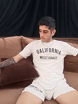 Snapshot of arenn1997 chatting on October 9, 12:14 pm arenn1997 online show from October 9, 12:14 pm