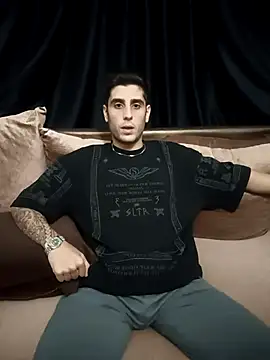 Snapshot of arenn1997 chatting on October 11, 12:32 am arenn1997 online show from October 11, 12:32 am