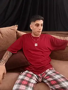 Snapshot of arenn1997 chatting on October 11, 12:36 pm arenn1997 online show from October 11, 12:36 pm