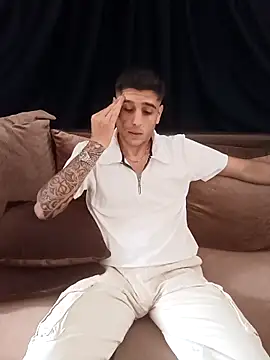 Snapshot of arenn1997 chatting on October 12, 12:15 pm arenn1997 online show from October 12, 12:15 pm