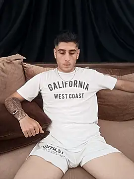 Snapshot of arenn1997 chatting on October 13, 12:27 pm arenn1997 online show from October 13, 12:27 pm