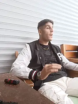 Snapshot of arenn1997 chatting on November 8, 2:17 pm arenn1997 online show from November 8, 2:17 pm