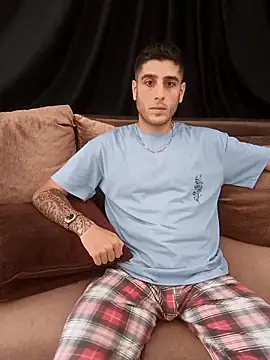 Snapshot of arenn1997 chatting on November 11, 12:16 pm arenn1997 online show from November 11, 12:16 pm