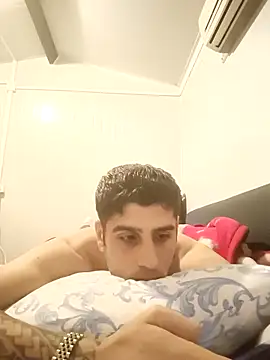 Snapshot of arenn1997 chatting on November 21, 12:21 am arenn1997 online show from November 21, 12:21 am