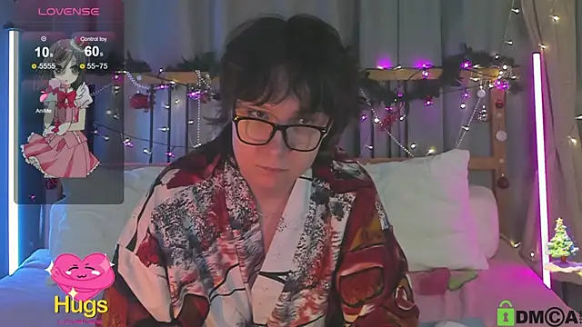 Snapshot of dreamgirllovee chatting on December 19, 4:56 am dreamgirllovee online show from December 19, 4:56 am