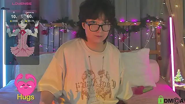Snapshot of dreamgirllovee chatting on December 19, 8:02 am dreamgirllovee online show from December 19, 8:02 am