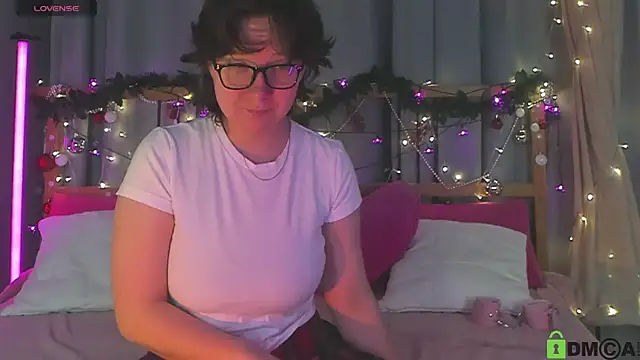 Snapshot of dreamgirllovee chatting on January 9, 2:01 am dreamgirllovee online show from January 9, 2:01 am