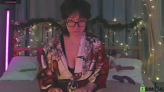 Snapshot of dreamgirllovee chatting on January 12, 1:21 am dreamgirllovee online show from January 12, 1:21 am
