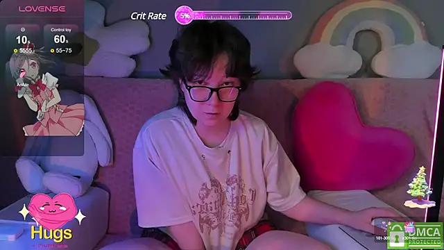 Snapshot of dreamgirllovee chatting on January 22, 1:31 am dreamgirllovee online show from January 22, 1:31 am