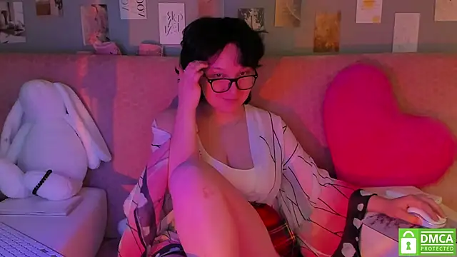 Snapshot of dreamgirllovee chatting on March 2, 4:07 am dreamgirllovee online show from March 2, 4:07 am