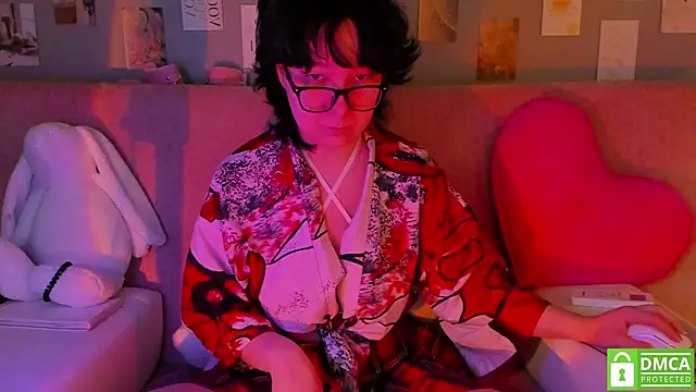 Snapshot of dreamgirllovee chatting on March 3, 12:04 am dreamgirllovee online show from March 3, 12:04 am