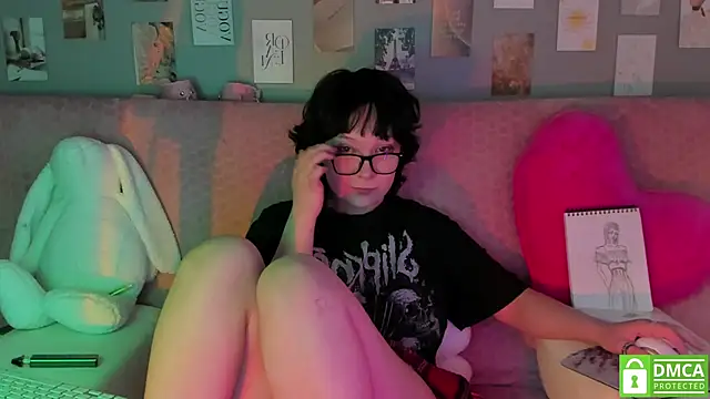 Snapshot of dreamgirllovee chatting on March 5, 6:01 am dreamgirllovee online show from March 5, 6:01 am