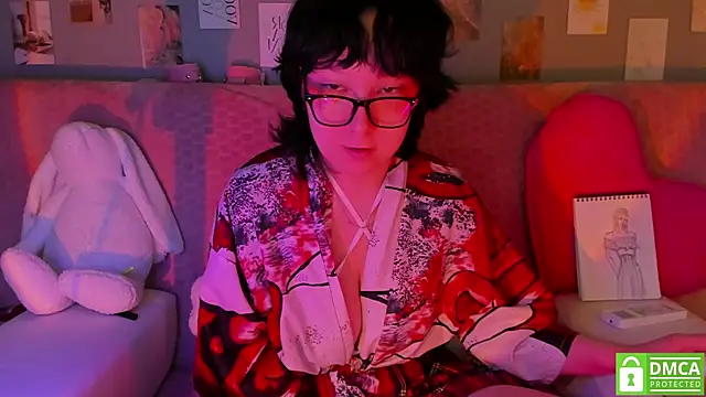 Snapshot of dreamgirllovee chatting on March 8, 12:33 am dreamgirllovee online show from March 8, 12:33 am