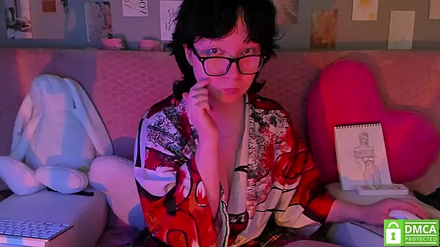 Snapshot of dreamgirllovee chatting on March 9, 3:43 am dreamgirllovee online show from March 9, 3:43 am