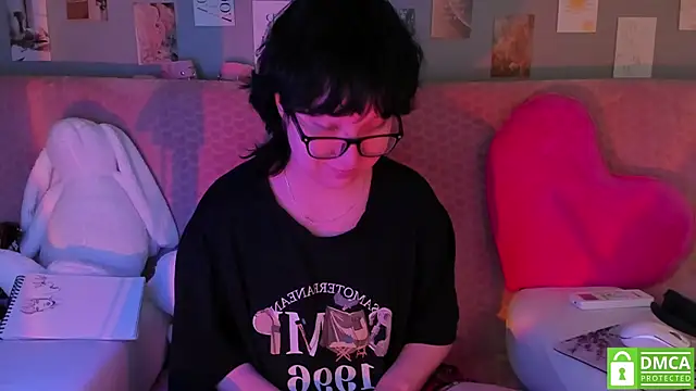 Snapshot of dreamgirllovee chatting on March 9, 6:50 am dreamgirllovee online show from March 9, 6:50 am