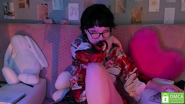 Snapshot of dreamgirllovee chatting on March 10, 3:56 am dreamgirllovee online show from March 10, 3:56 am