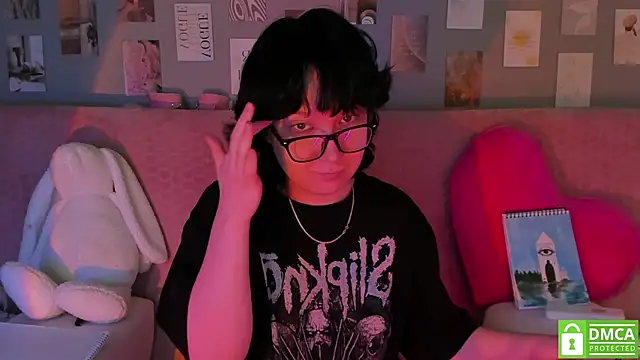 Snapshot of dreamgirllovee chatting on March 23, 3:54 am dreamgirllovee online show from March 23, 3:54 am