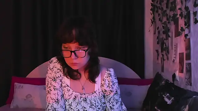 Snapshot of dreamgirllovee chatting on September 21, 8:21 pm dreamgirllovee online show from September 21, 8:21 pm