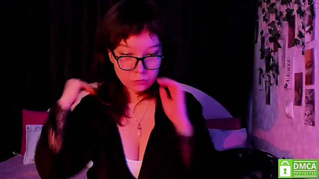Snapshot of dreamgirllovee chatting on October 1, 3:12 am dreamgirllovee online show from October 1, 3:12 am