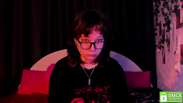 dreamgirllovee online show from October 15, 9:15 pm