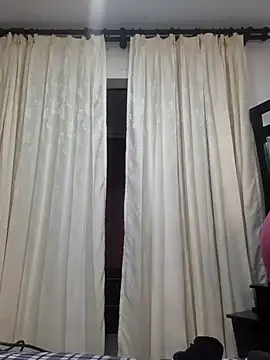 Snapshot of viollett_28 chatting on December 21, 11:24 pm viollett 28 online show from December 21, 11:24 pm