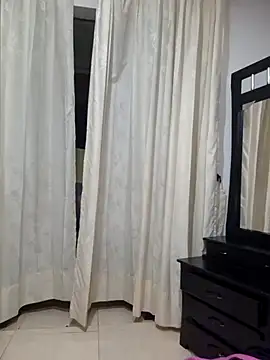 Snapshot of viollett_28 chatting on February 26, 12:49 am viollett 28 online show from February 26, 12:49 am