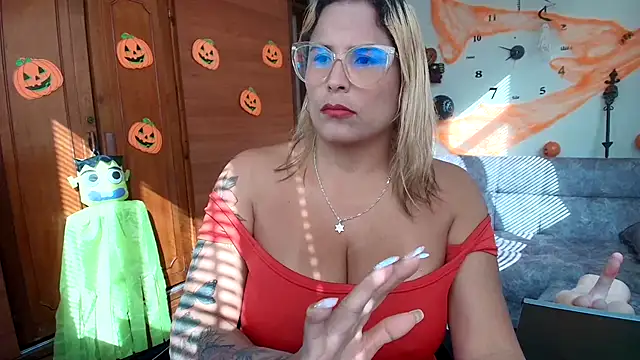 Snapshot of Majo_Soussa chatting on October 23, 12:48 pm Majo Soussa online show from October 23, 12:48 pm