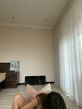 Hott Lolla online show from November 8, 8:25 am