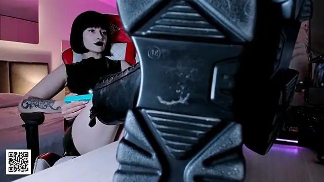 Snapshot of _Goddess_Misha_ chatting on October 19, 9:26 pm Goddess Misha online show from October 19, 9:26 pm