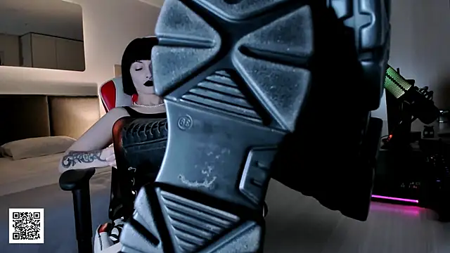 Snapshot of _Goddess_Misha_ chatting on November 9, 9:02 pm Goddess Misha online show from November 9, 9:02 pm