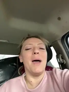 Snapshot of lezbean24 chatting on February 23, 9:23 pm lezbean24 online show from February 23, 9:23 pm