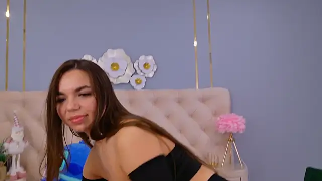 CamillaLarson online show from December 19, 9:18 am