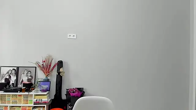 Snapshot of ailey_chao chatting on February 3, 3:37 am ailey chao online show from February 3, 3:37 am