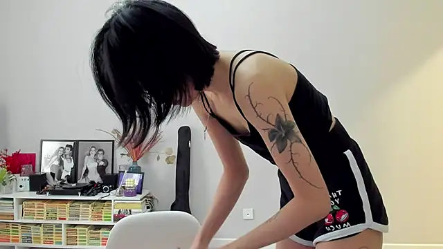 Snapshot of ailey_chao chatting on February 9, 3:32 am ailey chao online show from February 9, 3:32 am