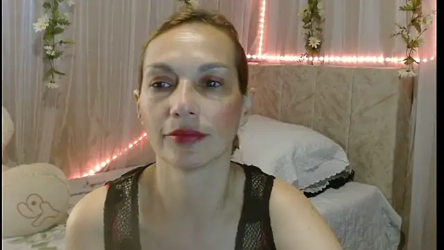 Snapshot of italagomez_ chatting on February 9, 1:25 pm italagomez online show from February 9, 1:25 pm