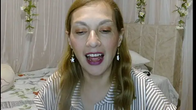 Snapshot of italagomez_ chatting on February 14, 12:30 am italagomez online show from February 14, 12:30 am