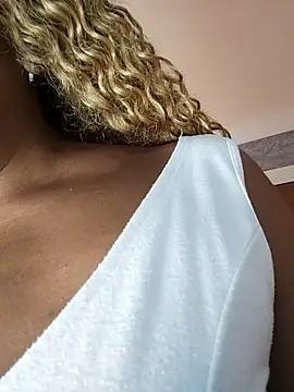 ELLA KELLY online show from January 15, 11:37 am