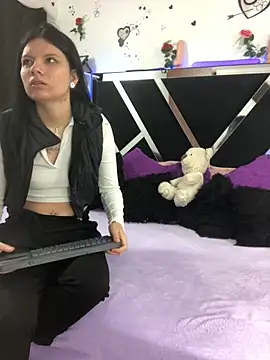 Snapshot of 1lovelygirls chatting on October 4, 12:03 pm 1lovelygirls online show from October 4, 12:03 pm