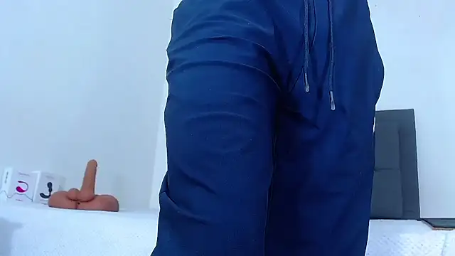 Snapshot of jeilerth chatting on August 1, 7:46 pm jeilerth online show from August 1, 7:46 pm