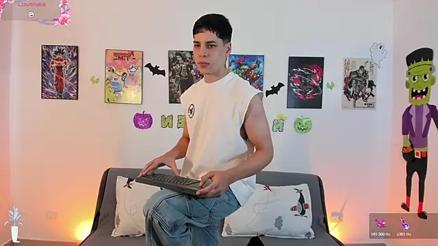 Snapshot of jonathanjoestar_ chatting on October 26, 7:42 pm jonathanjoestar online show from October 26, 7:42 pm