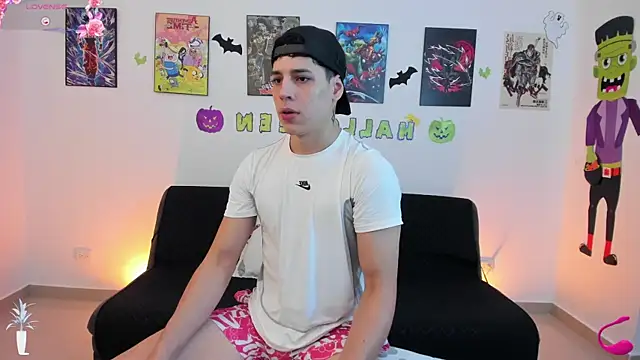 Snapshot of jonathanjoestar_ chatting on November 3, 9:59 pm jonathanjoestar online show from November 3, 9:59 pm