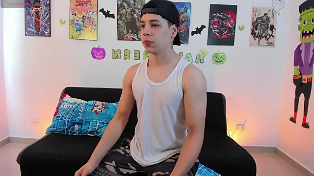 Snapshot of jonathanjoestar_ chatting on November 4, 2:05 pm jonathanjoestar online show from November 4, 2:05 pm