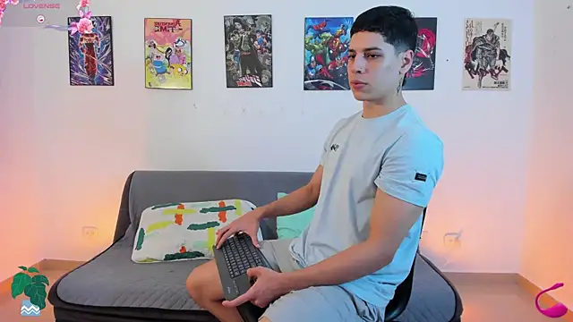 Snapshot of jonathanjoestar_ chatting on November 21, 10:52 pm jonathanjoestar online show from November 21, 10:52 pm