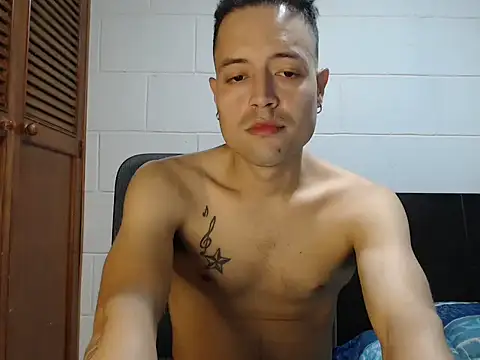 dimitriquiet05 online show from May 4, 5:36 am
