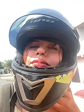 lalilamassu1 online show from February 4, 2:21 pm