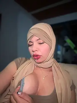 lalilamassu1 online show from February 12, 11:05 am