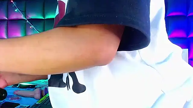 kuromi69 online show from January 8, 9:00 am