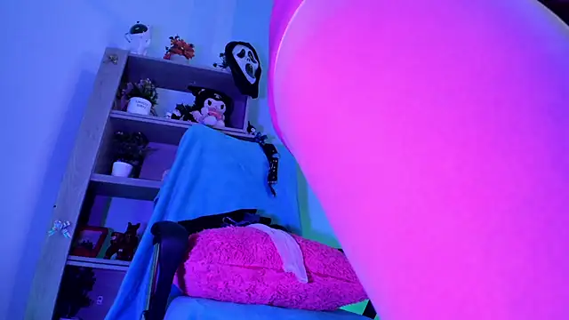 kuromi69 online show from June 26, 5:23 am