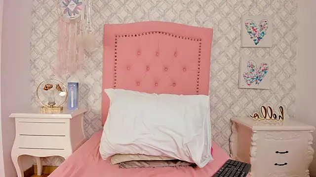 Sara  Williams online show from February 9, 6:43 am